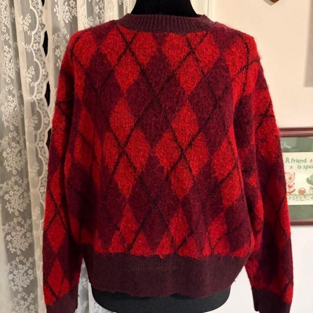 downtown girl Red and burgundy argyle sweater size M
